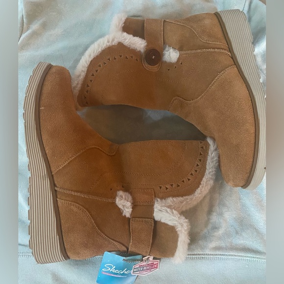 NWT Sketchers women’s boots size 6
Warm tech memory foam 
Water Repellent - Picture 3 of 8